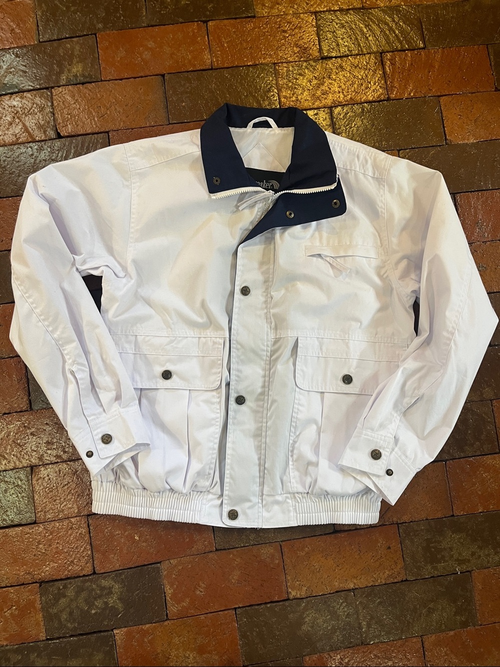 MEN MEDIUM white and navy blue Windbreaker like new 3035